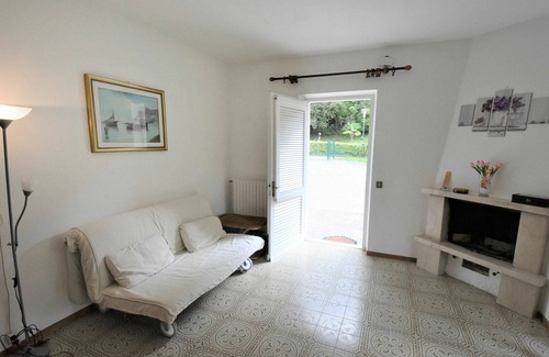 Vesta Apartment | Cosy apartment for 6 guests with WIFI, TV, terrace and parking
