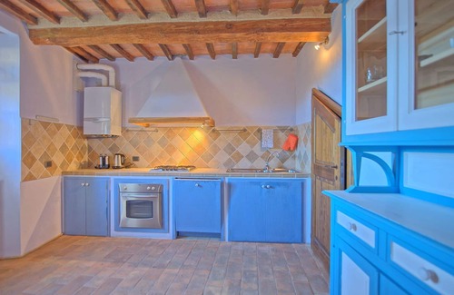 Poggibonsi Apartment | Cosy apartment for 6 people with pool, A/C, WIFI, TV and panoramic view, close to San Gimignano