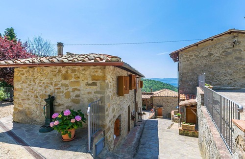 Bivio Pozzo Apartment | Cosy apartment for 6 guests with pool, WIFI, TV, patio, panoramic view and parking