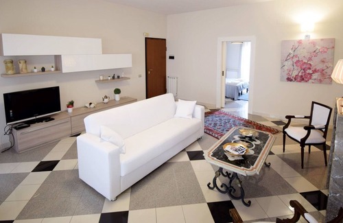 Riposto Apartment | Cosy apartment for 6 people with A/C, WIFI, TV, balcony and parking