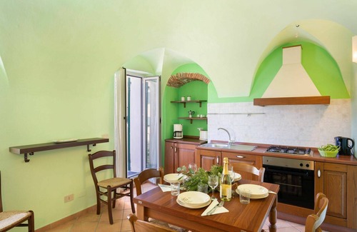Vasia Apartment | Cosy apartment for 7 guests with WIFI, TV, terrace, pets allowed and parking