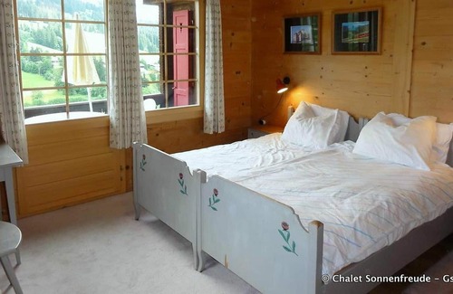 Schoenried Apartment | Cosy apartment for 7 people with WIFI, balcony, pets allowed and parking