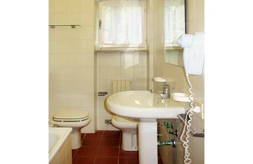 Corno Apartment | Cosy apartment for 7 people with pool, WIFI, TV, terrace and parking