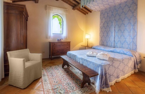 Umbertide Apartment | Cosy apartment for 8 people with pool, WIFI, A/C, TV, panoramic view and parking