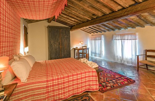 Umbertide Apartment | Cosy apartment for 8 people with pool, WIFI, A/C, TV, panoramic view and parking