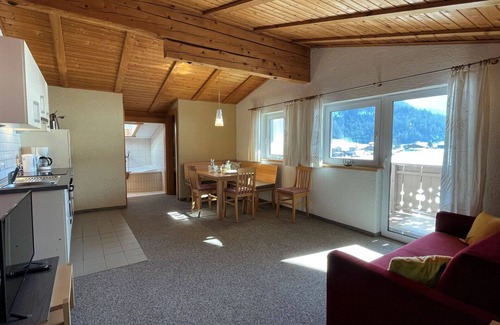 Achenkirch Apartment | Cosy apartment for 5 people with WIFI, TV, patio and parking