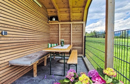 Oberperfuss Apartment | Cosy apartment for 4 people with WIFI, TV, terrace and parking