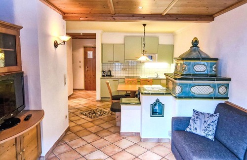 Sankt Anton am Arlberg Apartment | Cosy apartment for 4 guests with WIFI, TV, balcony, pets allowed and parking