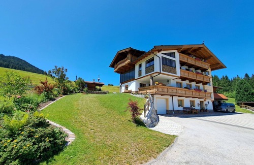 Wildschoenau Apartment | Cosy apartment for 4 people with WIFI, TV, balcony and parking