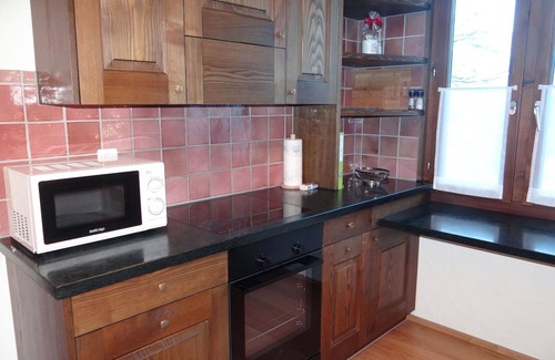 Engelberg Apartment | Cosy apartment for 4 guests with WIFI, pool, TV and balcony