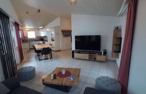 Saas Almagell Apartment | Cosy apartment for 6 people with WIFI, TV and balcony
