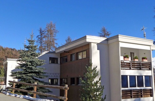 St. Moritz Apartment | Cosy apartment for 4 people with WIFI, TV, balcony and parking