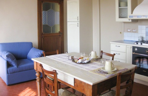 Cossombrato Apartment | Cosy apartment for 4 guests with WIFI, pool, A/C, TV, patio and pets allowed