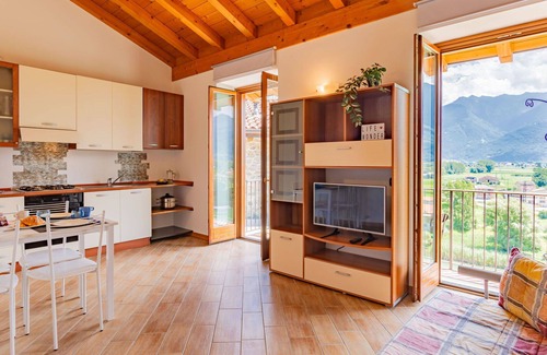 Gera Lario Apartment | Cosy apartment for 4 guests with WIFI, balcony, pets allowed and panoramic view