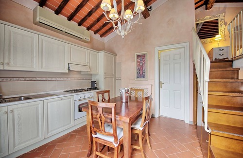 Empoli Apartment | Cosy apartment for 2 people with WIFI, A/C, pool, TV and parking