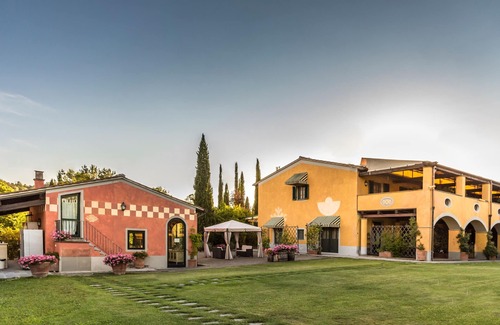 Empoli Apartment | Cosy apartment for 2 people with WIFI, A/C, pool, TV and parking