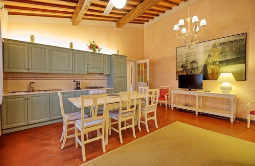Castelfiorentino Apartment | Cosy apartment for 4 guests with WIFI, pool, A/C, TV and parking