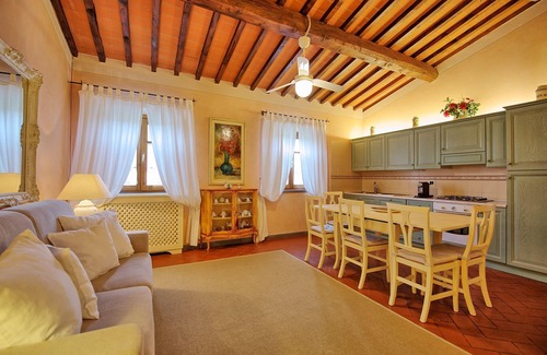 Castelfiorentino Apartment | Cosy apartment for 4 guests with WIFI, pool, A/C, TV and parking