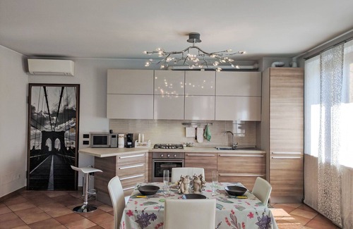 Rovellasca Apartment | Cosy apartment for 4 people with WIFI, TV, balcony and parking