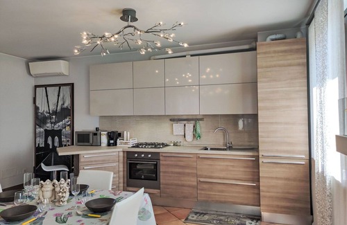 Rovellasca Apartment | Cosy apartment for 4 people with WIFI, TV, balcony and parking