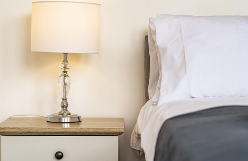 Clacton-on-Sea Apartment | Cosy Apartment, Close to the Beach & Town Centre - Free Parking Onsite