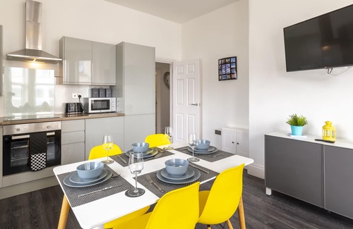 Clacton-on-Sea Apartment | Cosy Apartment, Close to the Beach & Town Centre - Free Parking Onsite