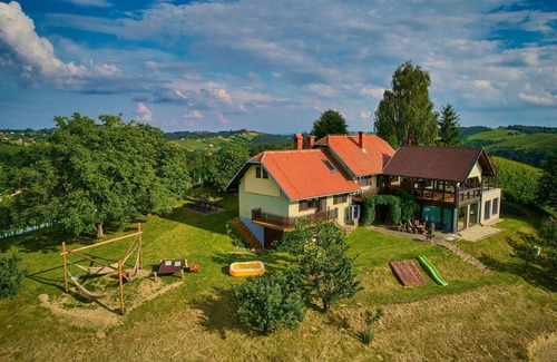Ljutomer House | Cosy apartment in villa for 7 people with A/C, hot tub, WIFI, TV, patio and parking