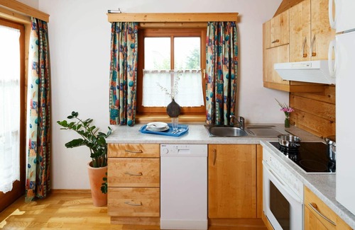 Schlierbach House | Cosy apartment in villa for 4 people with pool, WIFI, TV, terrace, pets allowed and parking