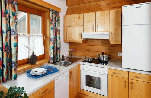 Schlierbach House | Cosy apartment in villa for 4 people with pool, WIFI, TV, terrace, pets allowed and parking