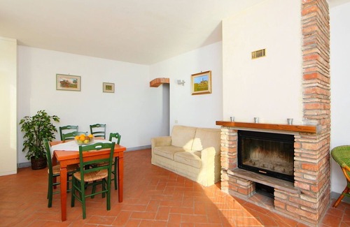 Lamporecchio Villa | Cosy apartment in villa for 4 people with WIFI, pool, A/C, TV and parking