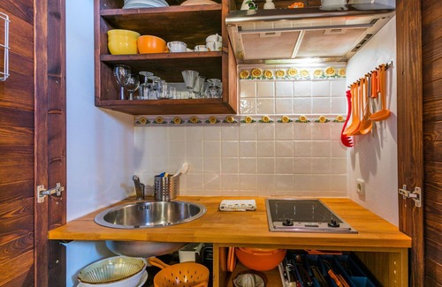 Moncioni Villa | Cosy apartment in villa for 2 guests with WIFI, pool, TV, pets allowed, panoramic view and parking