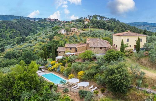 Moncioni Villa | Cosy apartment in villa for 2 guests with WIFI, pool, TV, pets allowed, panoramic view and parking