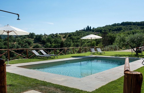 Pontassieve House | Cosy apartment in villa for 4 guests with WIFI, pool, A/C, TV, patio, panoramic view and parking