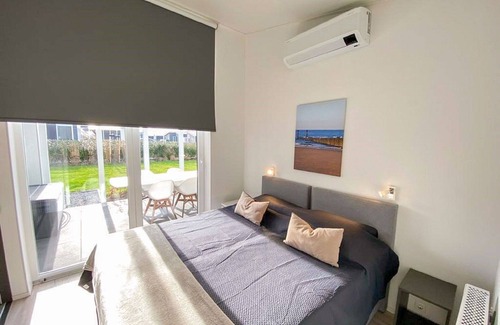 Wemeldinge House | Cosy apartment in villa for 2 people with WIFI, A/C, TV, patio and parking