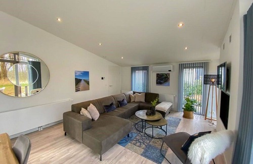 Wemeldinge House | Cosy apartment in villa for 2 people with WIFI, A/C, TV, patio and parking