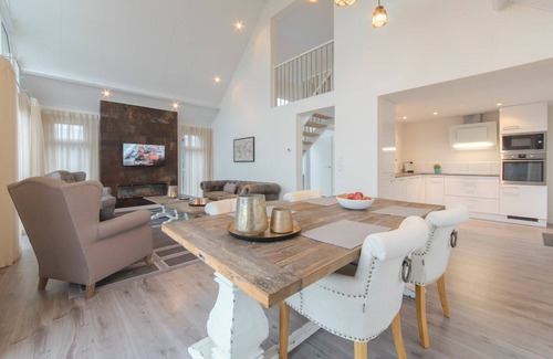 Wemeldinge House | Cosy apartment in villa for 6 guests with WIFI, TV, terrace and parking