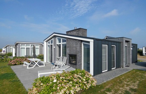 Wemeldinge House | Cosy apartment in villa for 6 guests with WIFI, TV, terrace and parking