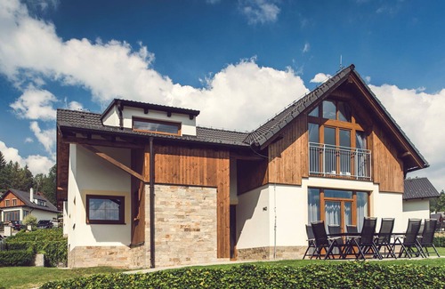 Lipno nad Vltavou House | Cosy apartment in villa for 11 guests with WIFI, TV, terrace, pets allowed and parking