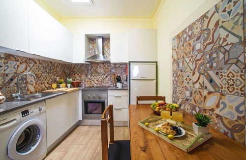 Mem Moniz House | Cosy apartment in villa for 3 people with A/C, pool, WIFI, TV, terrace and parking