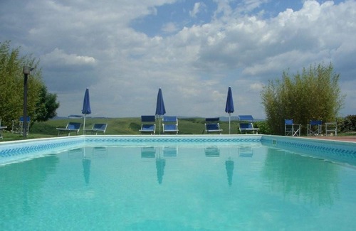 Peccioli Villa | Cosy apartment in villa for 3 guests with pool, WIFI and panoramic view