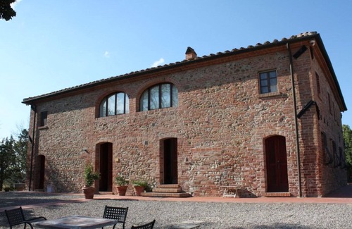 Peccioli Villa | Cosy apartment in villa for 3 guests with pool, WIFI and panoramic view