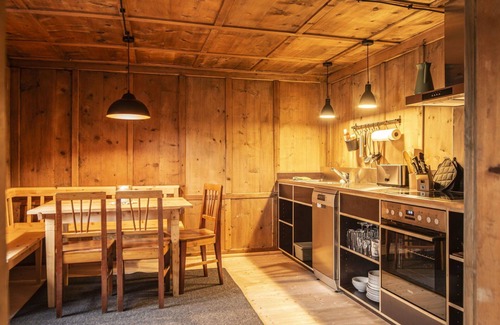Kauns Villa | Cosy apartment in villa for 8 guests with WIFI, terrace and parking