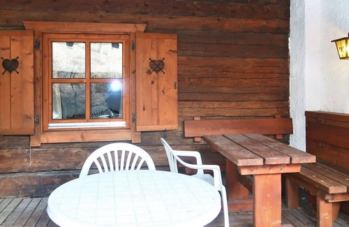 Imst House | Cosy apartment in villa for 6 guests with WIFI, TV, terrace, pets allowed and parking