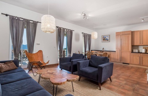 Martina House | Cosy apartment in villa for 6 people with WIFI, pool, A/C, TV, terrace, pets allowed and parking