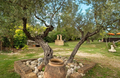 Collecorvino Villa | Cosy apartment in villa for 9 guests with WIFI, pool, TV, terrace, pets allowed and parking