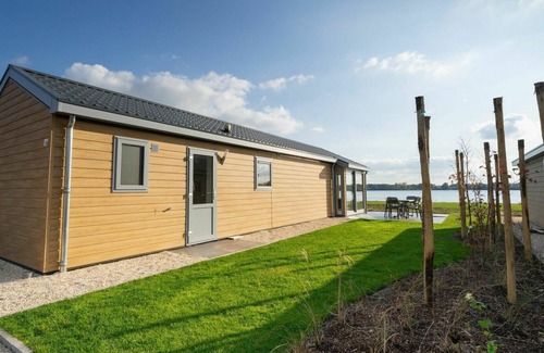 Linden House | Cosy apartment in villa for 6 guests with WIFI, TV, terrace and parking
