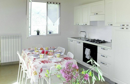 Prela Apartment | Cosy apartment for 6 people with pool, TV, terrace, pets allowed, panoramic view and parking