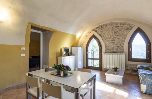 Novelli Apartment | Cosy apartment for 6 guests with WIFI, pool, patio, pets allowed, panoramic view and parking