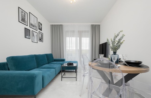 Powazki Apartment | Cosy Apartment With Parking by Renters