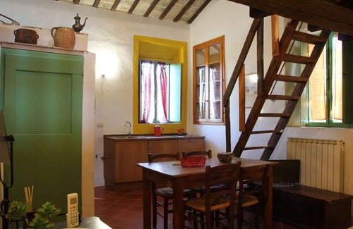 Granarola Apartment | Cosy apartment with pool, A/C, WIFI, TV, patio, pets allowed, panoramic view and parking